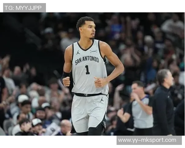 卡斯尔强调提升落位速度以便为文班亚马创造更大空间应对包夹挑战